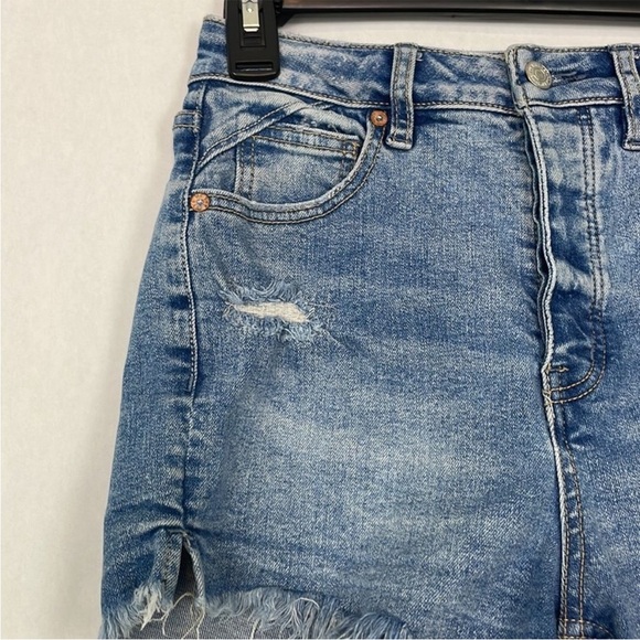 Free People We The Free Curvy Vintage Hi Rise Button fly Jean Shorts. Size 25. - Picture 3 of 13